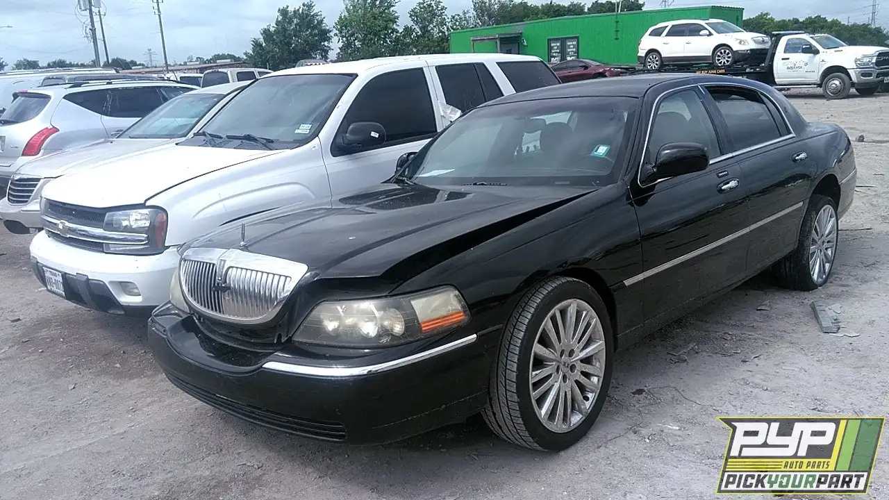 Photo of 2003 Lincoln Town Car