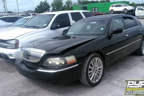 Photo of 2003 Lincoln Town Car