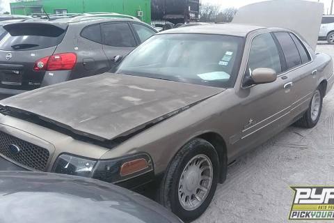 Photo of 2002 Ford Crown Victoria