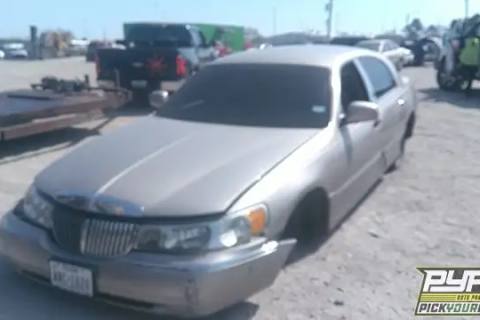 Photo of 1999 Lincoln Town Car