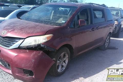 Photo of 2013 Toyota Sienna