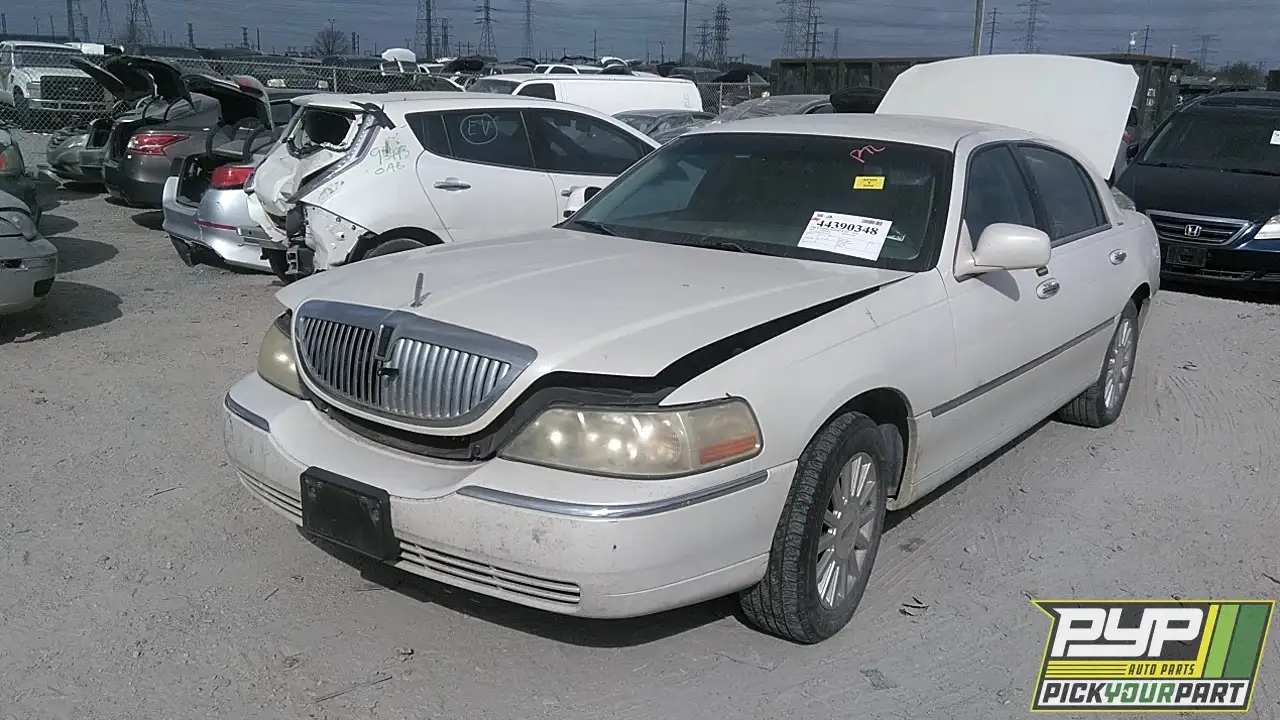 Photo of 2005 Lincoln Town Car