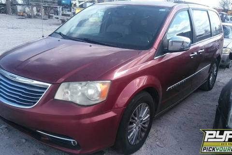 Photo of 2013 Chrysler Town & Country