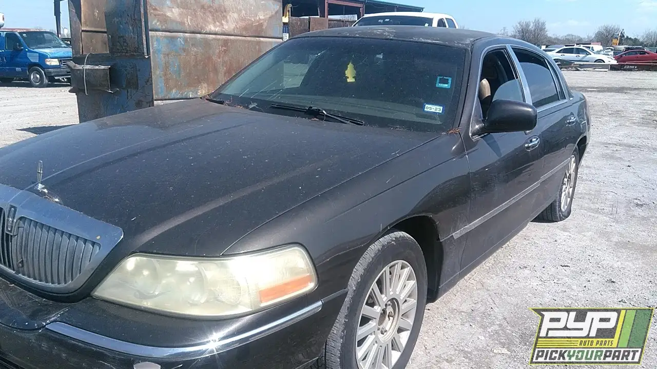 Photo of 2005 Lincoln Town Car