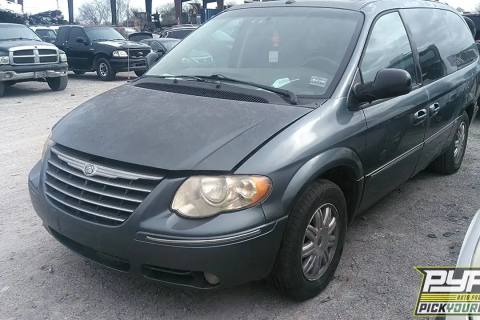 Photo of 2006 Chrysler Town & Country