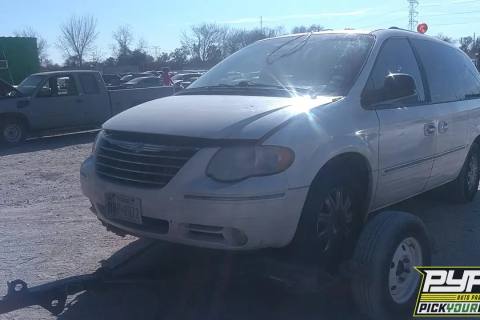 Photo of 2005 Chrysler Town & Country