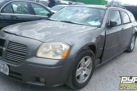Photo of 2005 Dodge Magnum