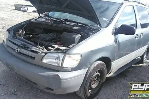 Photo of 1999 Toyota Sienna