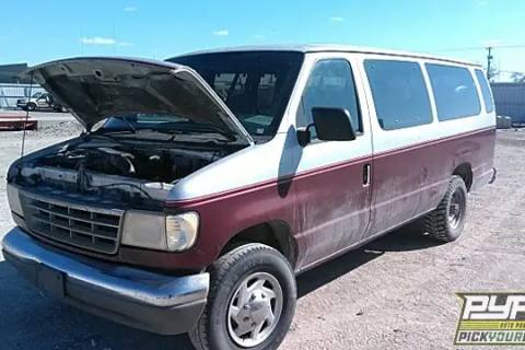 Photo of 1995 Ford E-350 Econoline Club Wagon