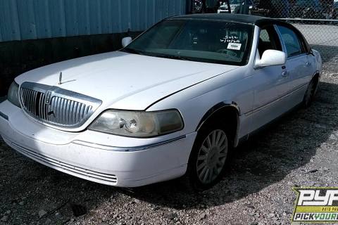 Photo of 2005 Lincoln Town Car