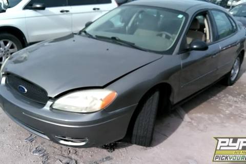 Photo of 2004 Ford Taurus