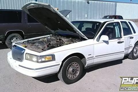 Photo of 1995 Lincoln Town Car