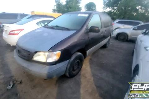 Photo of 2001 Toyota Sienna