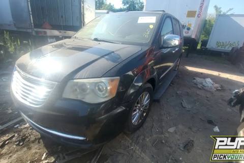 Photo of 2011 Chrysler Town & Country