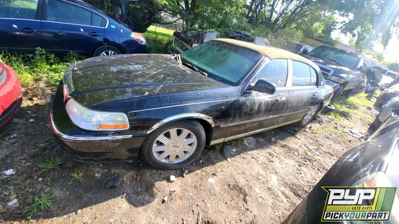 Photo of 2003 Lincoln Town Car