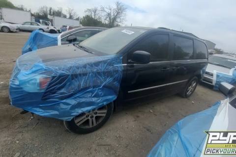 Photo of 2010 Chrysler Town & Country