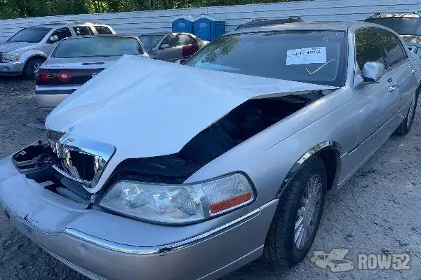 Photo of 2004 Lincoln Town Car
