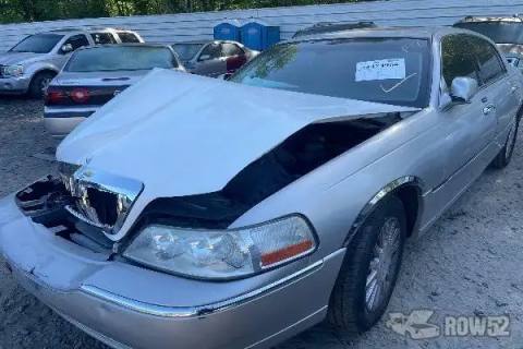 Photo of 2004 Lincoln Town Car