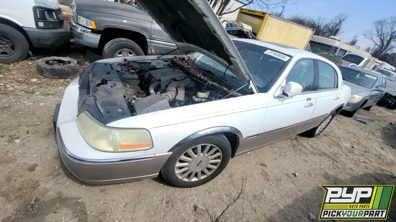 Photo of 2003 Lincoln Town Car