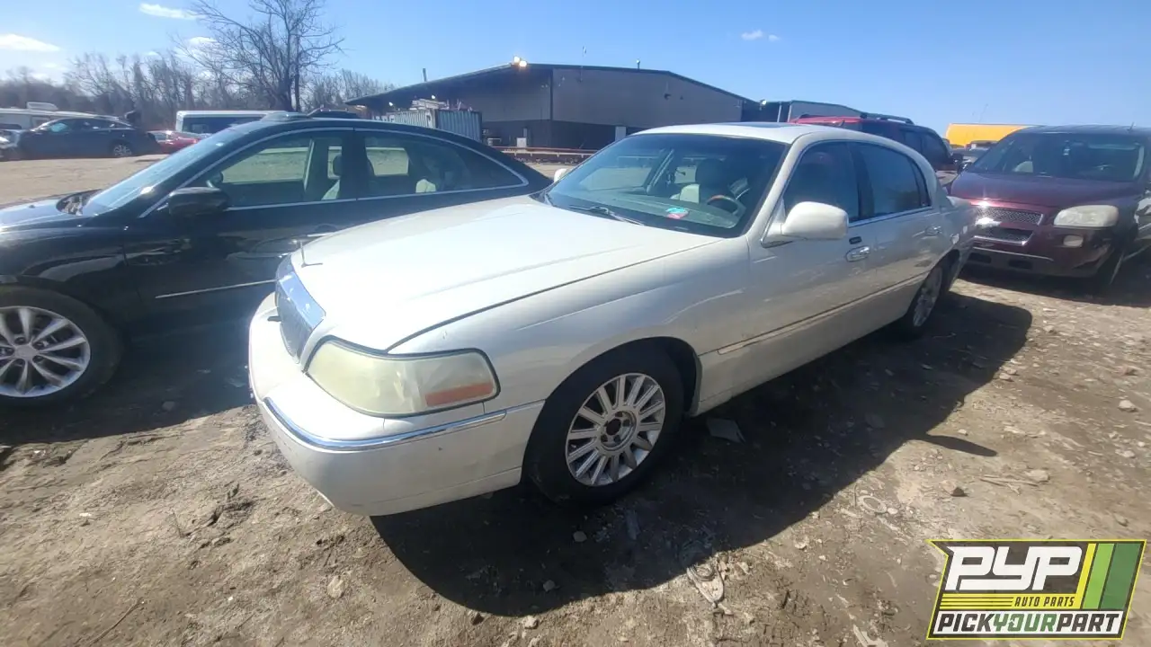 Photo of 2004 Lincoln Town Car