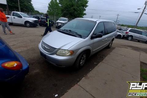 Photo of 2001 Chrysler Town & Country