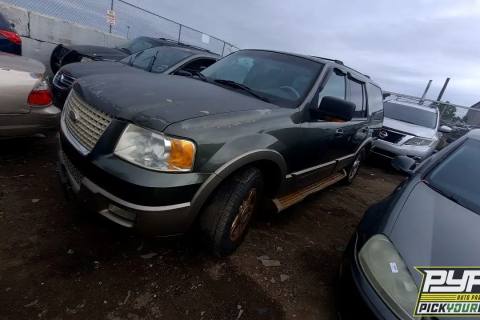 Photo of 2004 Ford Expedition