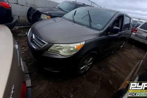 Photo of 2010 Volkswagen Routan