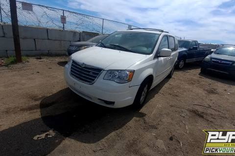 Photo of 2010 Chrysler Town & Country