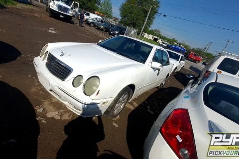 Photo of 2000 Mercedes-Benz E320