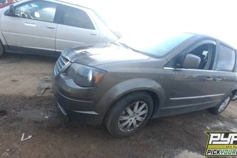 Photo of 2010 Chrysler Town & Country