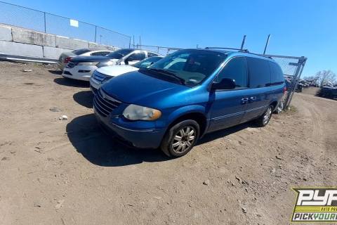 Photo of 2005 Chrysler Town & Country