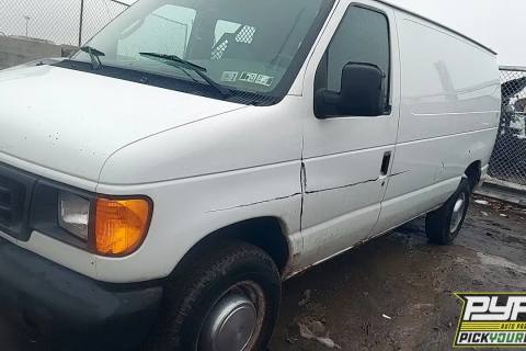 Photo of 2004 Ford E-250