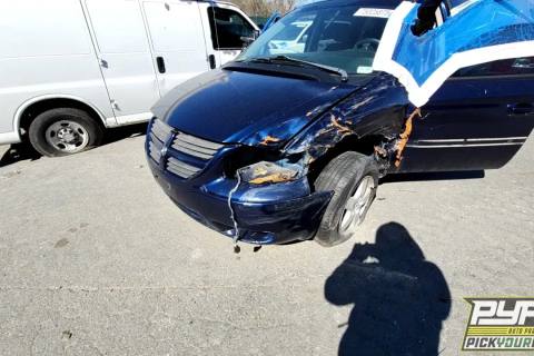 Photo of 2005 Dodge Caravan