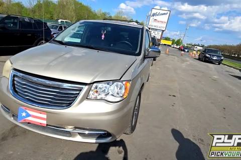 Photo of 2013 Chrysler Town & Country