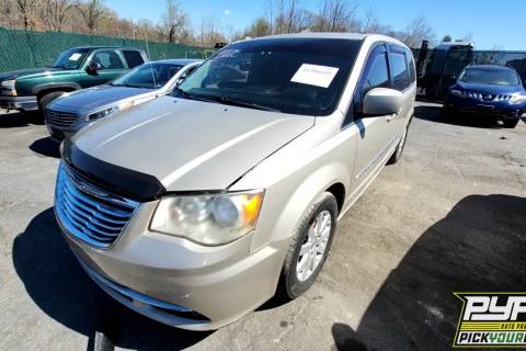 Photo of 2014 Chrysler Town & Country