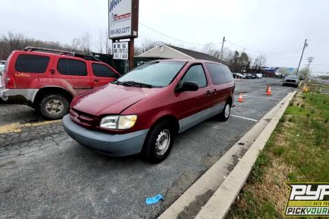 Photo of 2000 Toyota Sienna