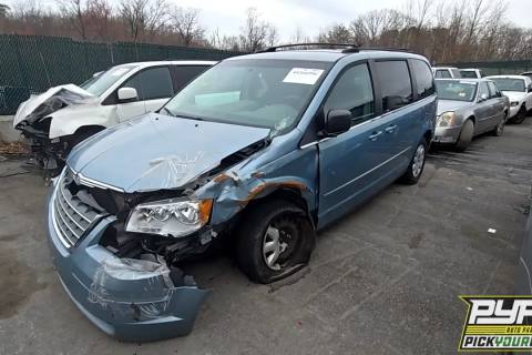 Photo of 2010 Chrysler Town & Country