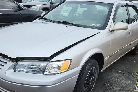 Photo of 1998 Toyota Camry