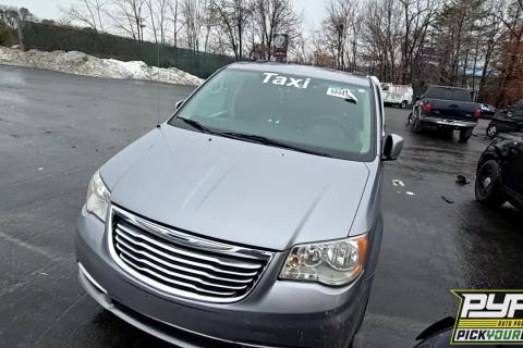 Photo of 2014 Chrysler Town & Country