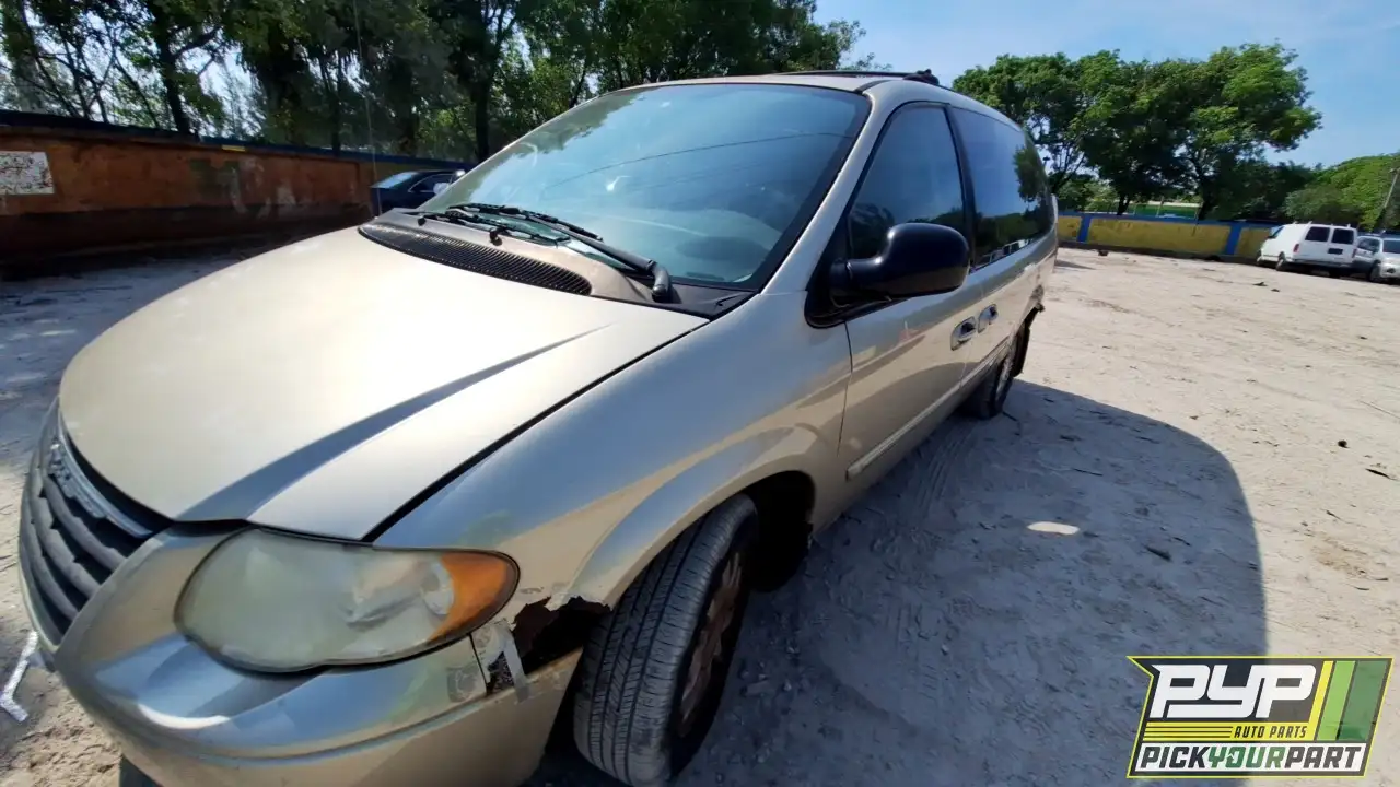 Photo of 2005 Chrysler Town & Country