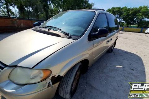 Photo of 2005 Chrysler Town & Country