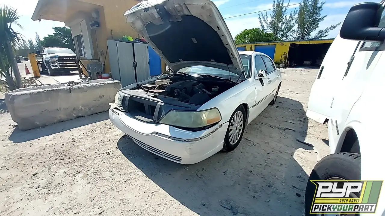 Photo of 2003 Lincoln Town Car