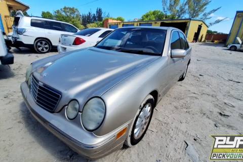 Photo of 2000 Mercedes-Benz E320
