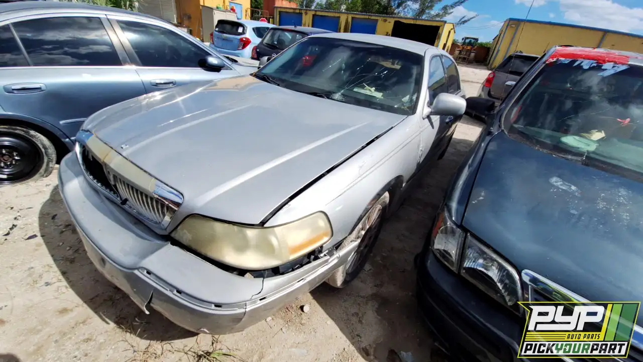 Photo of 2003 Lincoln Town Car
