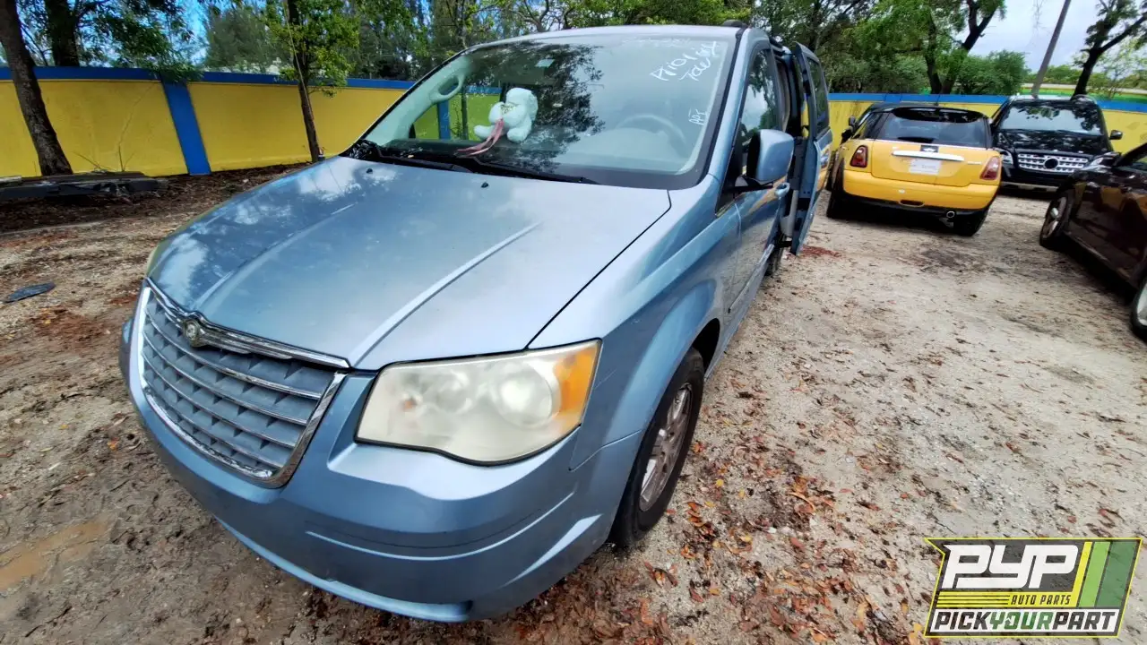 Photo of 2010 Chrysler Town & Country