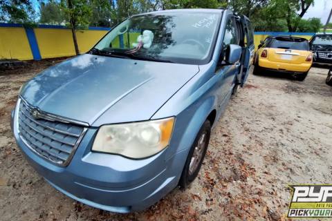 Photo of 2010 Chrysler Town & Country