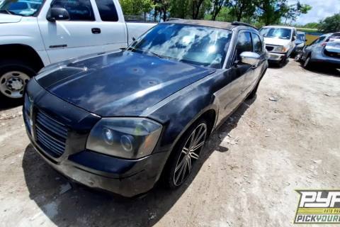 Photo of 2005 Dodge Magnum