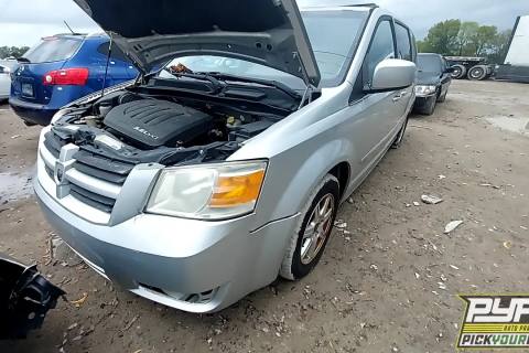 Photo of 2011 Chrysler Town & Country