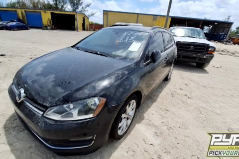 Photo of 2015 Volkswagen Golf Sportwagen
