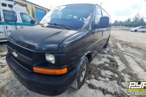 Photo of 2004 Chevrolet Express 3500